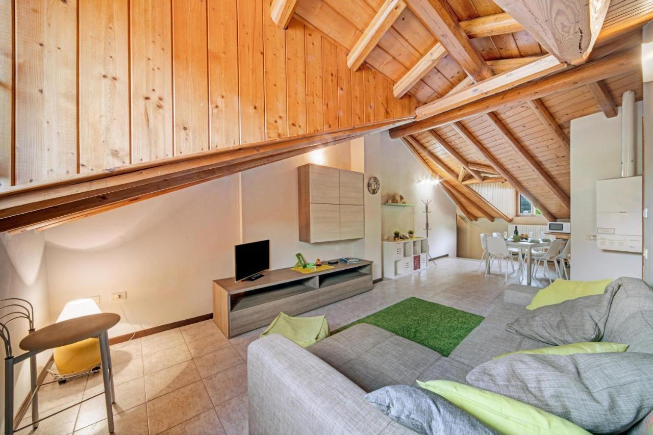 Mansarda Fra Monte E Lago Apartman Esino Lario Kültér fotó