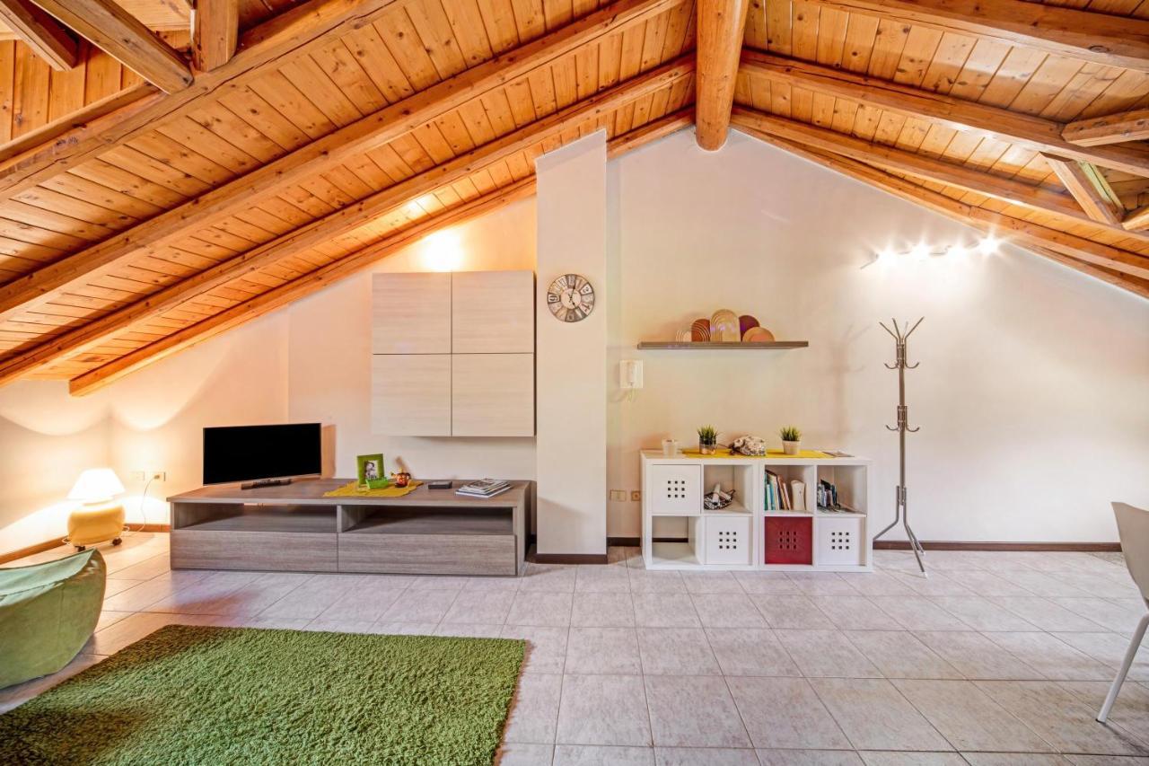 Mansarda Fra Monte E Lago Apartman Esino Lario Kültér fotó