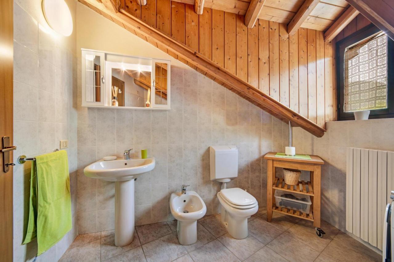 Mansarda Fra Monte E Lago Apartman Esino Lario Kültér fotó