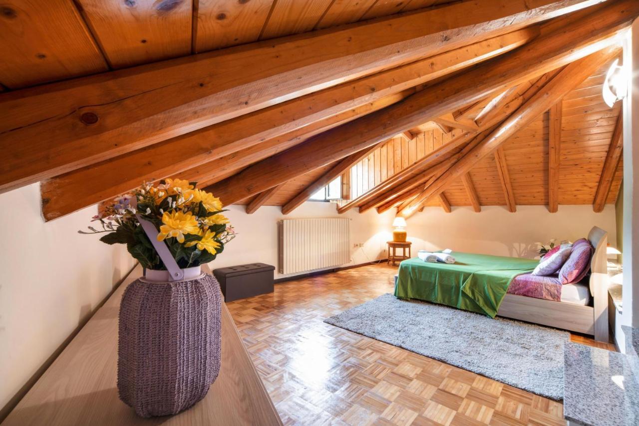 Mansarda Fra Monte E Lago Apartman Esino Lario Kültér fotó