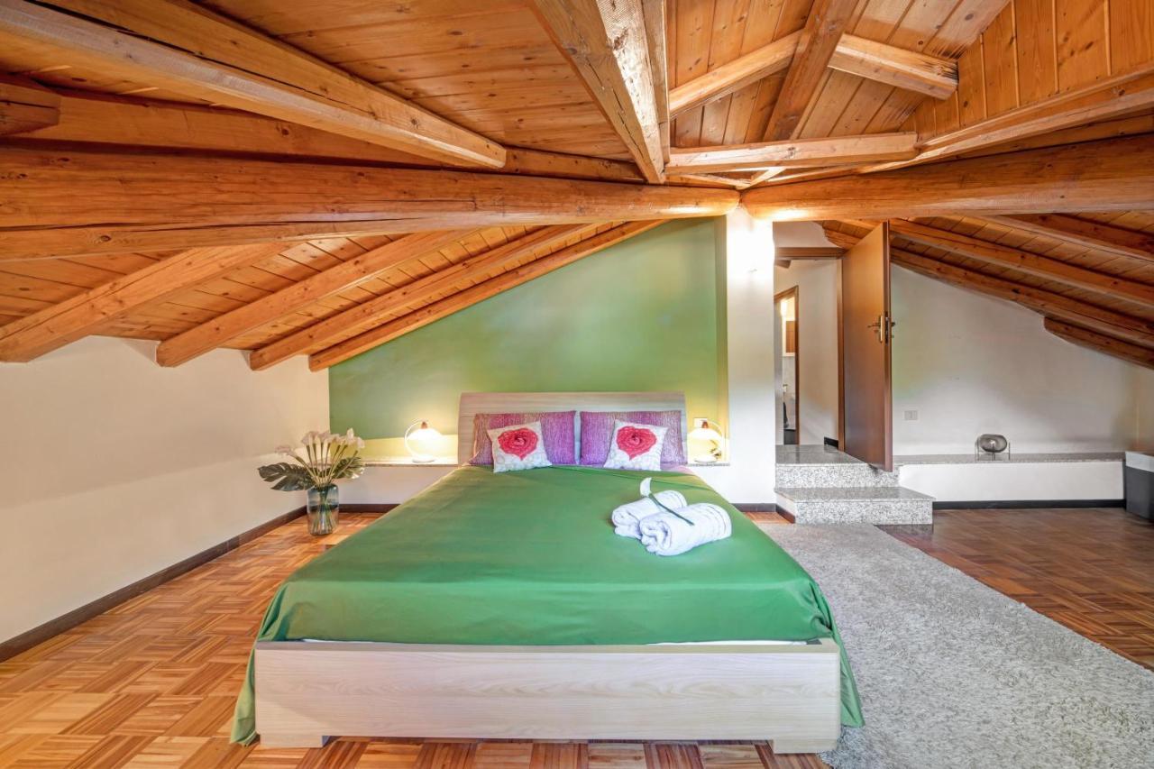 Mansarda Fra Monte E Lago Apartman Esino Lario Kültér fotó