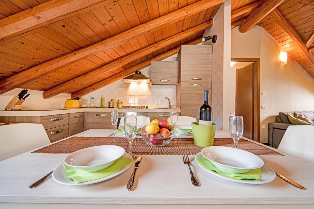 Mansarda Fra Monte E Lago Apartman Esino Lario Kültér fotó