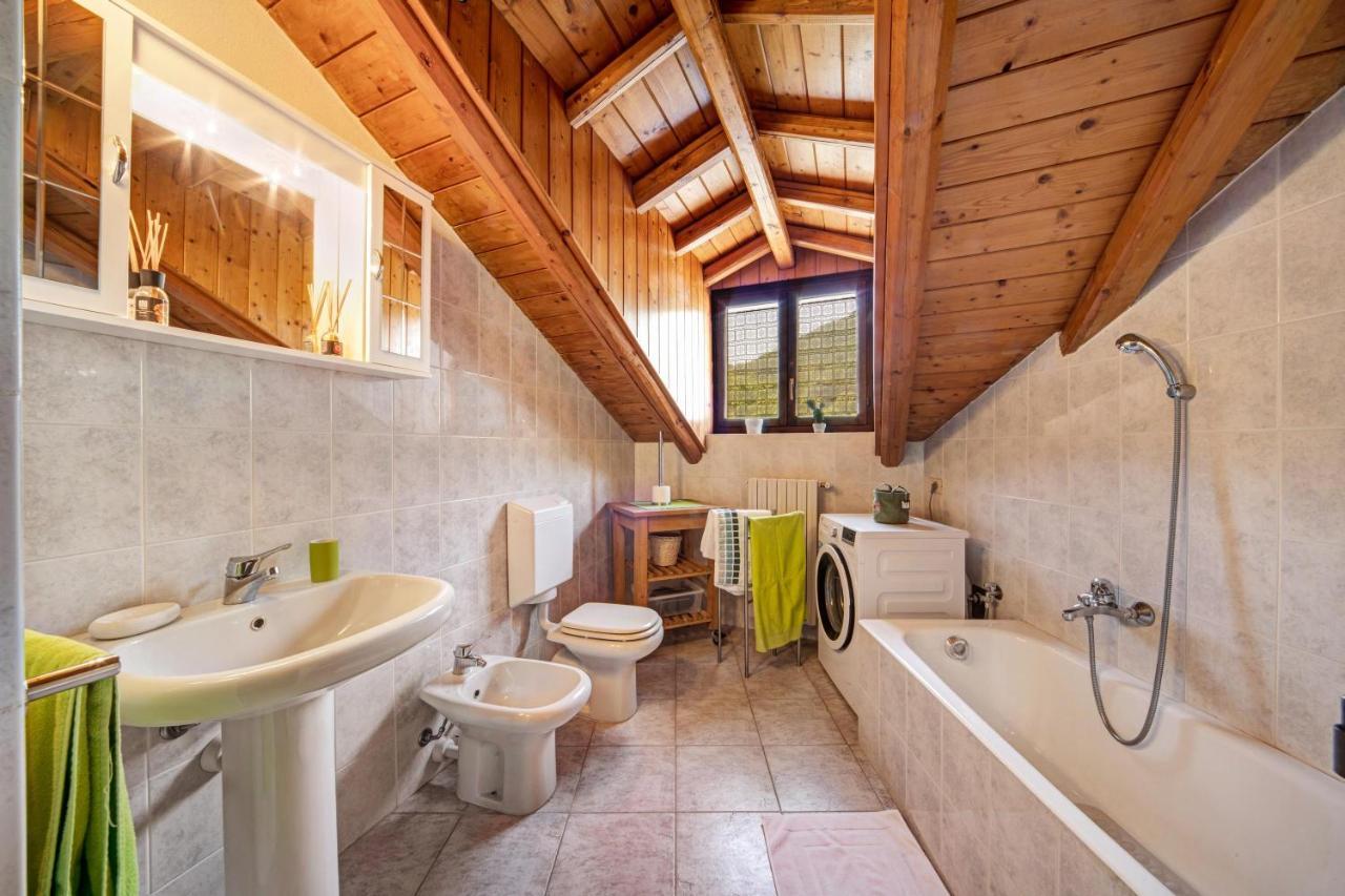 Mansarda Fra Monte E Lago Apartman Esino Lario Kültér fotó