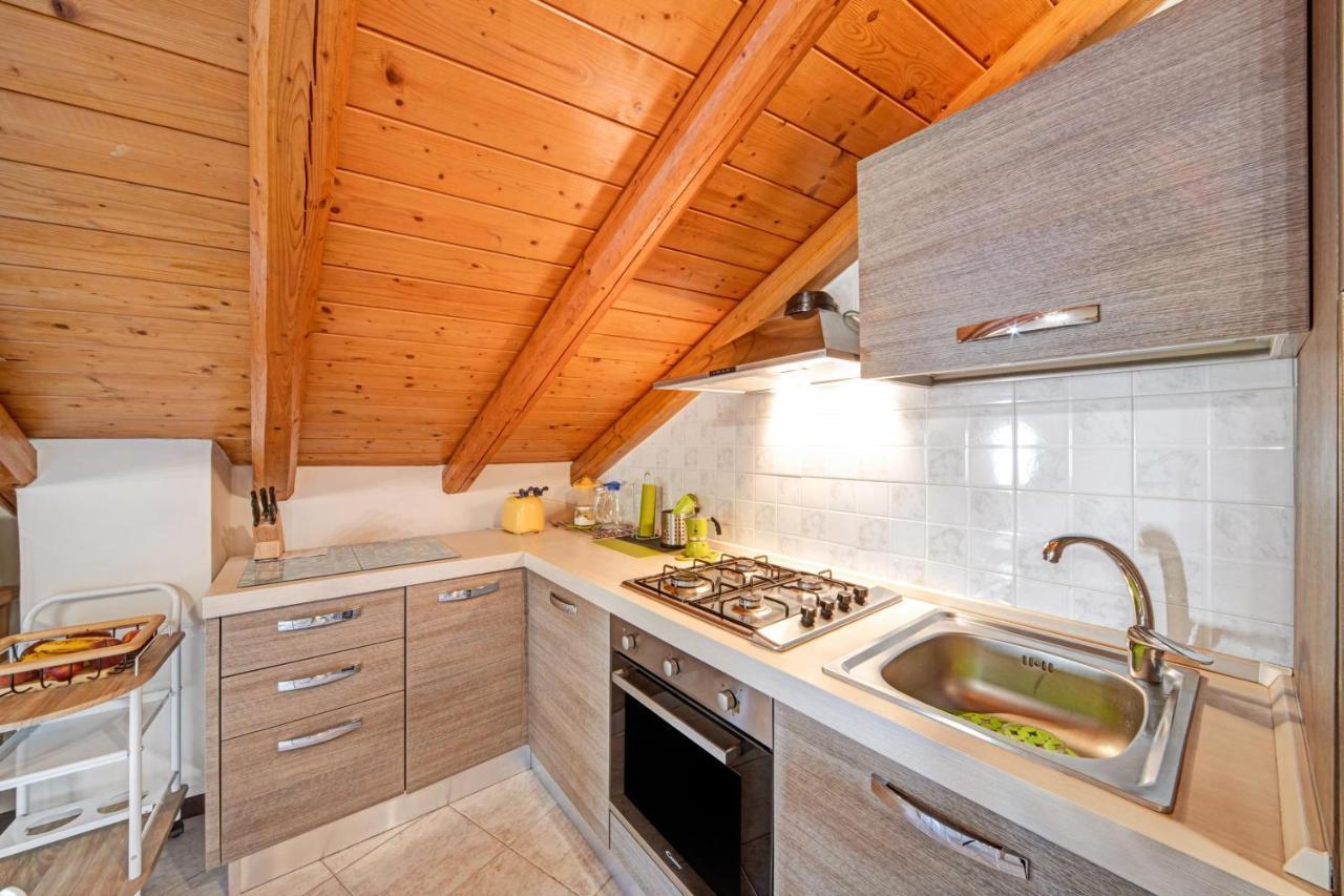 Mansarda Fra Monte E Lago Apartman Esino Lario Kültér fotó
