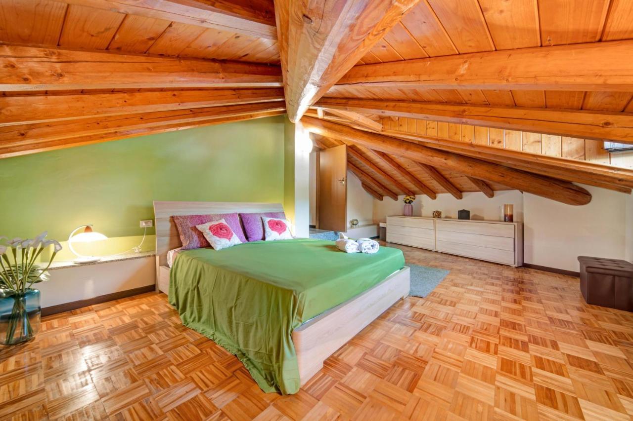 Mansarda Fra Monte E Lago Apartman Esino Lario Kültér fotó