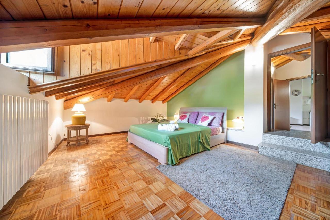 Mansarda Fra Monte E Lago Apartman Esino Lario Kültér fotó