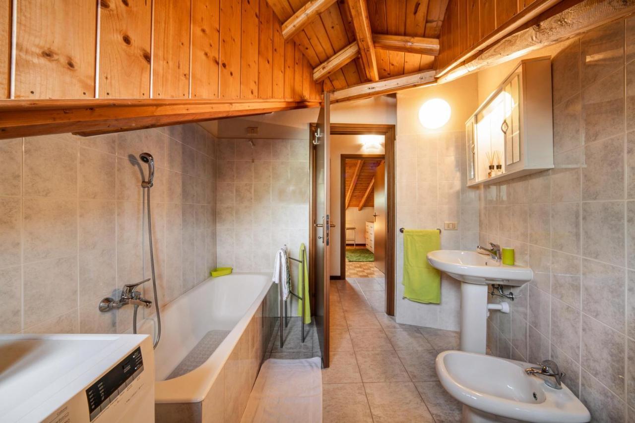 Mansarda Fra Monte E Lago Apartman Esino Lario Kültér fotó